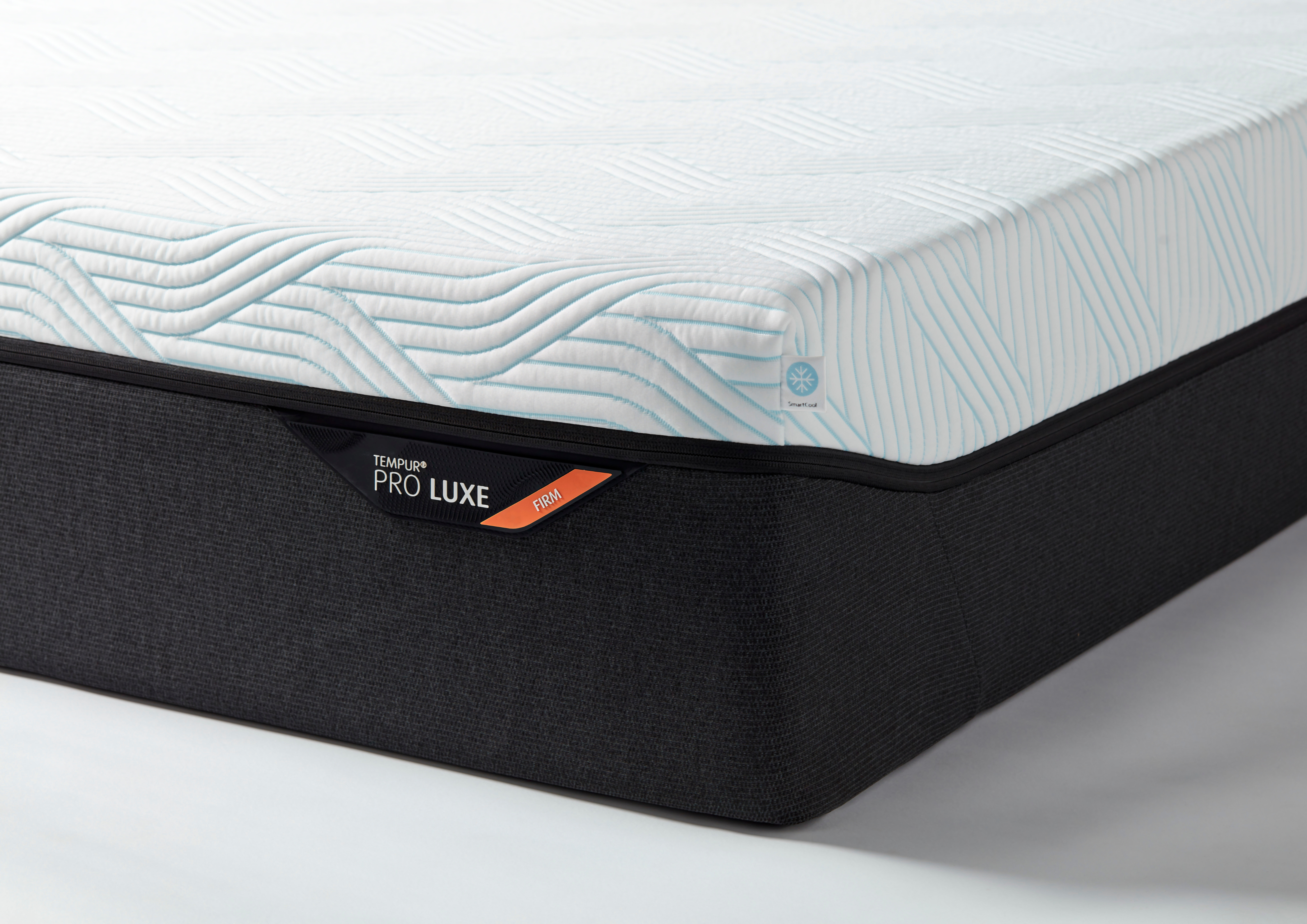 Tempur, Pro Luxe, SmartCool, stevig, matras, stevige ondersteuning, rugslapers, buikslapers, diepe slaap, ruggengraatuitlijning, koelend, temperatuurcontrole, ventilatie, ergonomisch, traagschuim, orthopedisch, drukpunten, rugpijn, lichaamscontouren, verkoelend, anti-allergisch, gewichtsverdeling, slaapcomfort, warme slaper, vochtabsorptie, milieuvriendelijk, herstellend matras, huidvriendelijk, drukverlaging, zware slapers, pocketvering, verstelbaar, orthopedisch matras, duurzame constructie, ademend materiaal, hypoallergeen, rugklachten, bewegingsvrijheid, stabiele ondersteuning, stevige kern, Oeko-Tex, luchtstroom, pijnbestrijding, gewrichtsondersteuning, warmteregulatie, herstelslaap, gewichtsverdeling, stabiliteit, duurzame productie, herstel, lichaamsondersteuning, allergievriendelijk, ventilatie, rugcorrectie, stevig comfort, verstelbare bedbodem, spierherstel, gewrichtsontlasting, gewichtsloos, milieuvriendelijk