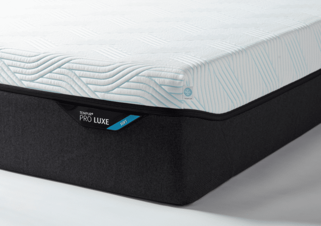 Tempur, Pro Luxe, SmartCool, zacht, matras, traagschuim, comfort, drukverlichting, zachte ondersteuning, zijslapers, lichaamscontouren, koelend, ademend, luxe matras, diepe slaap, warmteregulatie, huidvriendelijk, pijnverlichting, spierontspanning, ergonomisch, hypoallergeen, ventilatie, drukpunten, temperatuurcontrole, ruggengraat, gewichtverdeling, gewrichtsondersteuning, anti-huisstofmijt, slaaptechnologie, comfortzone, premium traagschuim, lichaamsvorm, luxe comfort, temperatuurregulatie, verkoelend, vochtabsorberend, duurzaam, gewichtsloos, herstel, rugpijn, schouderpijn, heupondersteuning, vochtbeheer, milieuvriendelijk, afritsbare hoes, ademend materiaal, thermisch comfort, allergievriendelijk, ruggensteun, Oeko-Tex, slaapkwaliteit, gewichtsverdeling, aanpasbaar matras, warmtegevoelig, zijslaper comfort, spierpijn, herstellend slaap, slaapervaring, drukontlasting, warmtebeheer, kussen, lichaamsondersteuning.