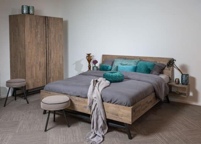 Louvre bed, Steel & Stockings bed, louvre stijl, modern bed, slaapkamerinspiratie, industrieel design, trendy bed, comfortabele slaapkamer, duurzame meubels, luxe uitstraling, slaapkamerdecoratie, meubelontwerp, eigentijds bed, bed met louvres, minimalistisch design, stijlvol bed, kwaliteitsbed, bed met opbergruimte, slaapkamer ideeën, slaapkamer inrichting, hipster meubels, Scandinavisch design, uniek bed, luxe slaapkamer, multifunctioneel bed, trendy slaapkamer, design meubels, modern interieur, bedden met karakter, trendy interieur, industriële meubels, bed met natuurlijke uitstraling, comfort, stijlvol design, handgemaakt bed, artisanale meubels, kwaliteit en comfort, louvre slaapkamer, trendy slaapkameraccessoires, houten bed, moderne slaapkamer, elegante uitstraling, slaapkamer meubelen, duurzame slaapkamer, designer bed, vintage look, luxe meubels, trendy woonstijl, slaapkamer trends, luxe bedden, slaapkamer essentials, luxe slaapervaring, slaapcomfort, trendy materialen, handgemaakte meubels, stijlvolle slaapkamer, modern luxe, Scandinavische meubels, luxe afwerking, slaapkamerinrichting, comfortabele slaapomgeving, industrieel chic, meubeltrend, luxe slaapomgeving, designer slaapkamer, unieke bedden, slaapkamer ontwerp, elegant bed, luxe woonaccessoires, moderne louvre stijl, stoer design, luxe en comfort, trendy materialen, design slaapkamer, ambachtelijk bed, duurzaam wonen, slaapkamer met karakter, luxe slaapkamer inrichting, moderne luxe bedden, slaapkamer decor, handgemaakte bedden, stijlvol interieur, elegante meubels, trendy slaapkamer ideeën, ambachtelijke meubels, comfort in stijl, slaapkamer met stijl, unieke slaapkamer, trendy en comfortabel.
